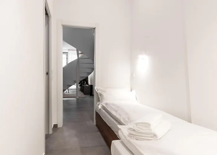 Nestco The Townhouse Jenner 公寓 *