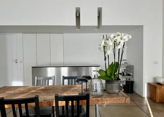 Urban Retreat Minutes Away From Duomo Cathedral *