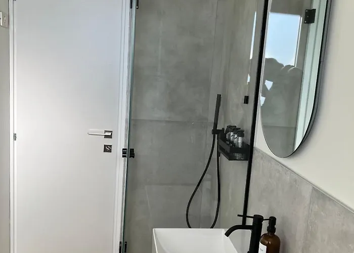 Design And Comfort In West *