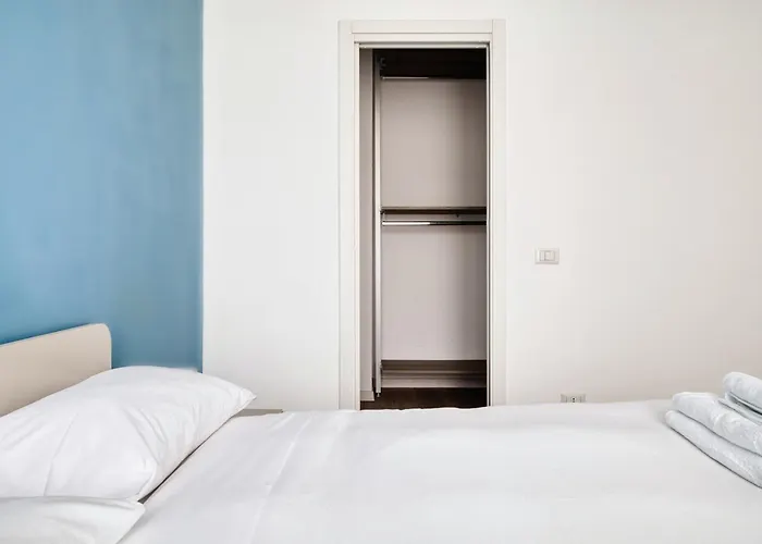 Just Urban - Elegant 1-br Flat In Solari Area - 2 Min Metro M4 아파트 밀라노