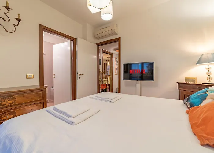 5' From Bocconi With 2 Bedr And 2 Bathr *