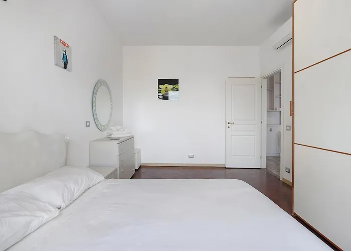 Apartment Quadrilocale Luminoso Con Balcone Milan