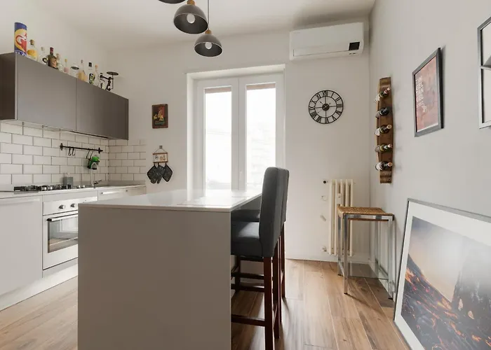 Guesthost - Cenisio Cozy Flat Near Mm5 ミラノ