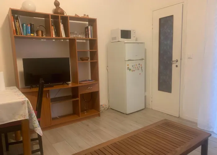 Accogliente Casetta A A Due Passi Dalla Metro Tolstoi Appartement