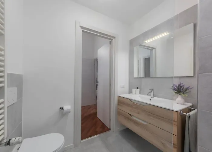 Apartment Homey Grandeur - Spacious With Terrace & Wi-fi Milan