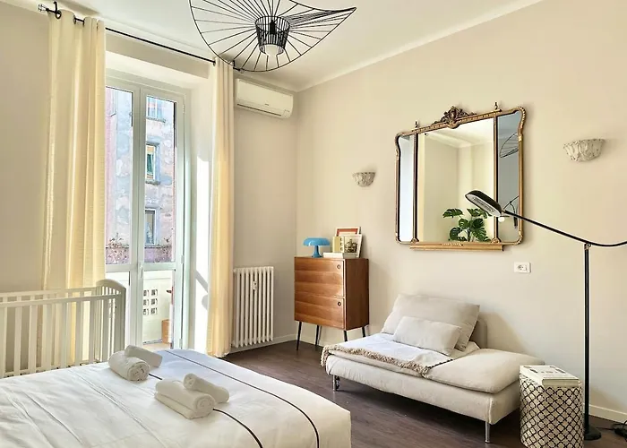 Designer Apartment, Entire Home, 2 Bathrooms, For Families, Groups מילאנו