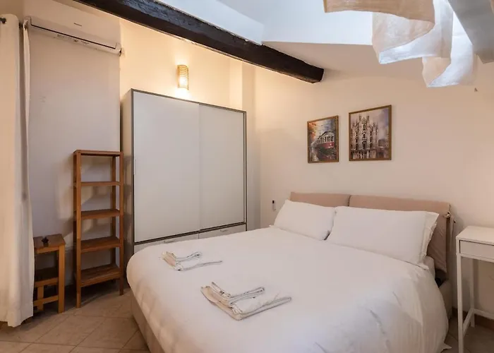 Characteristic 2 Double Bedroom Apartament