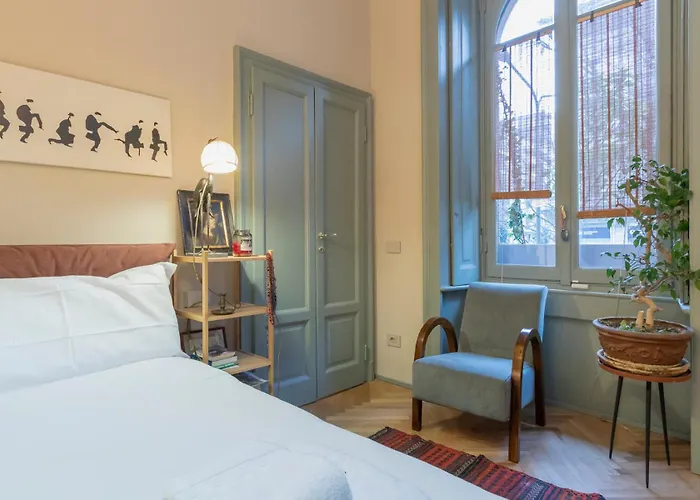 M4 Elegance And Style Near The Metro