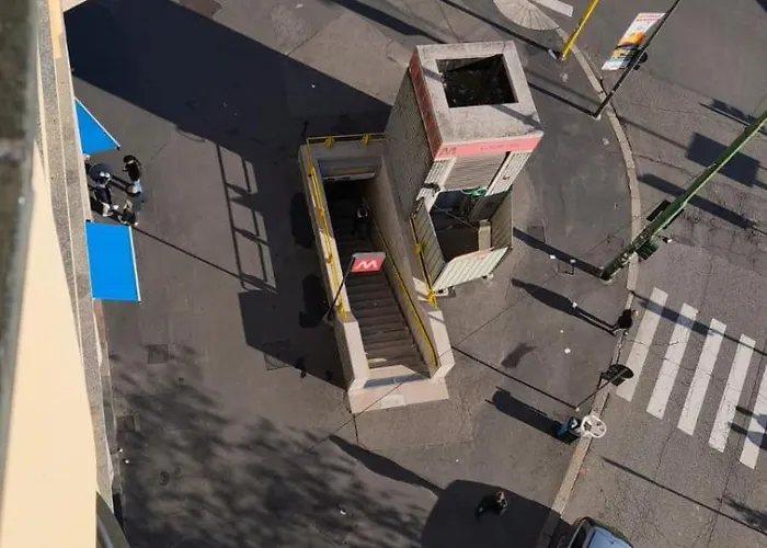 Modern And Bright Two-room Above The M3 Metro アパート ミラノ