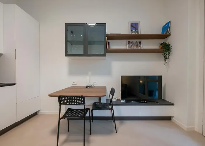 I-host - Modern 1br With Balcony Near Sempione Apartament Mediolan