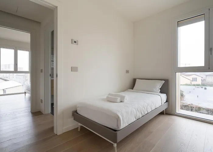 Guesthost - Lambrate Modern Flat With Terrace Апартаменты *