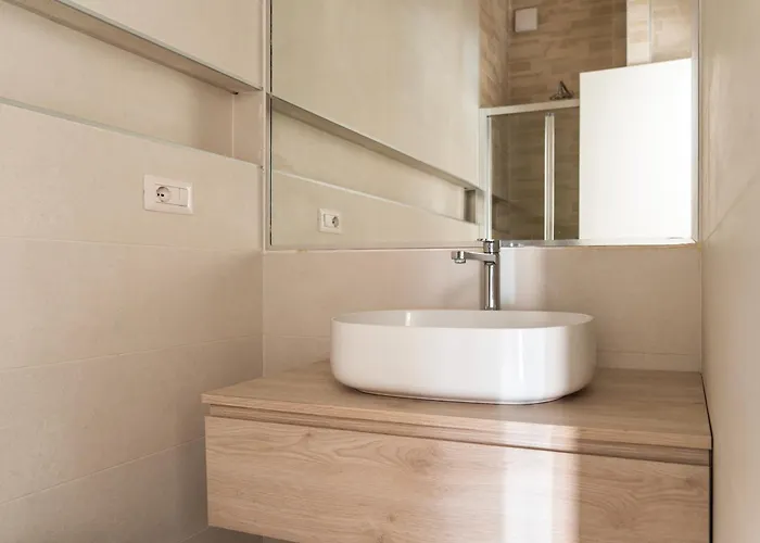 Youhosty - With Ac, Metro Stop * 밀라노