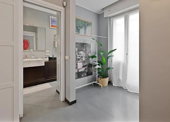 Modern And Particular In The Center Mailand