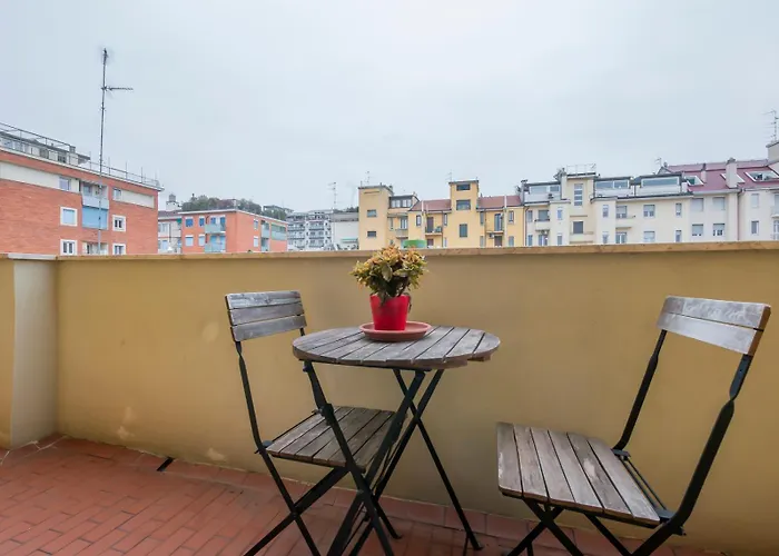 I-host - Bright 1br With Balcony In * ميلان
