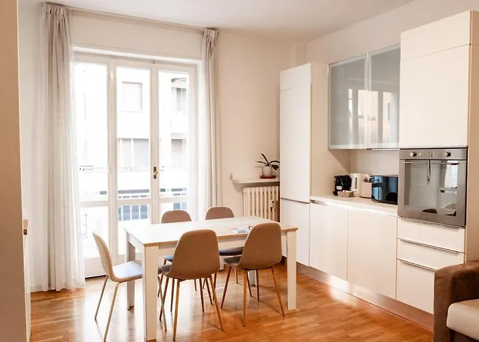 Moscova, Elegant In Centre Of ミラノ