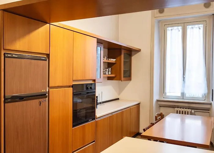 Youhosty - Lodi Rosso 121 ميلان