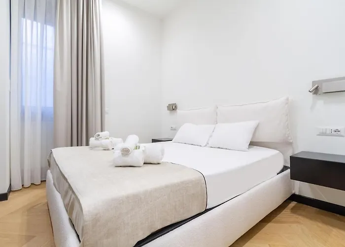 Boutique Flat Steps From Duomo *