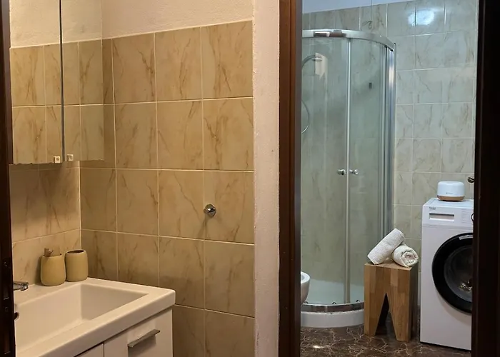 Milan's Secret Courtyard - Historic Center Apartment