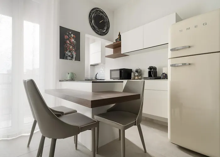 Lambrate - Corti - Bilocale Con Ampio Balcone