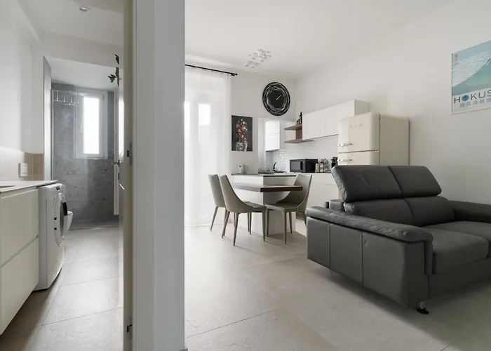 Lambrate - Corti - Bilocale Con Ampio Balcone * Milánó