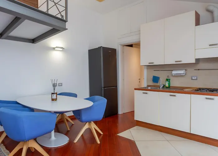 Comfort And Design Between Portello And Citylife Apartment