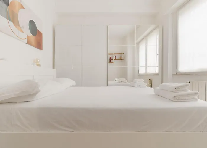 Guesthost - Lovely Flat Near Frattini M4 Апартаменты Милан