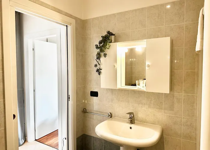 Peaceful Oasis With Balcony And Parking, Appartamento Milano