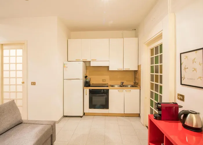 Via Piero Della Francesca 38 *