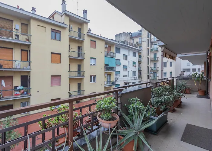 Metro 4 Spacious And Bright Three-room דירה