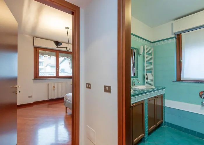 Metro 4 Spacious And Bright Three-room *