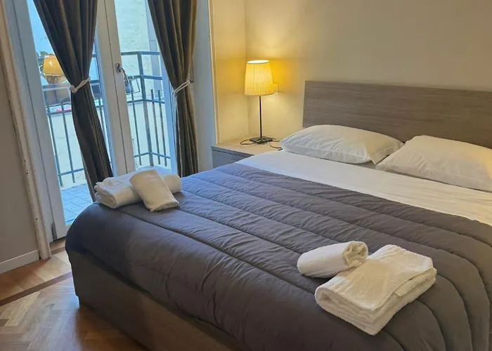 Easy Italy Duomo Apartament *