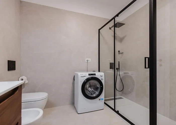 Black & Light ميلان