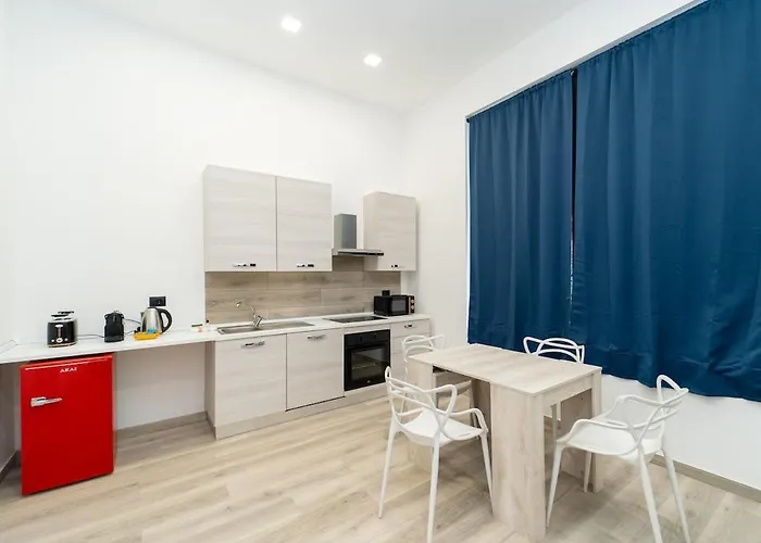 Cozy With Wifi And Ac & Parking Mailand