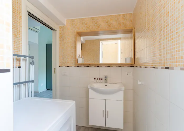 Youth M2 Abbiategrasso Assago Tram 15 Duomo アパート