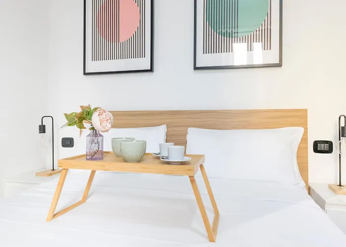 Easylife - - Castaldi 19 - Porta Venezia * Milano