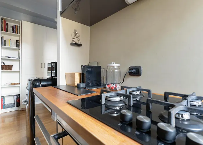 Guesthost - Cozy In Dergano Apartment