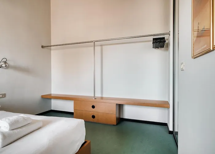 Just Urban Stays - Chic Retro 1Br Apartment -10 Min By Tram To Duomo *