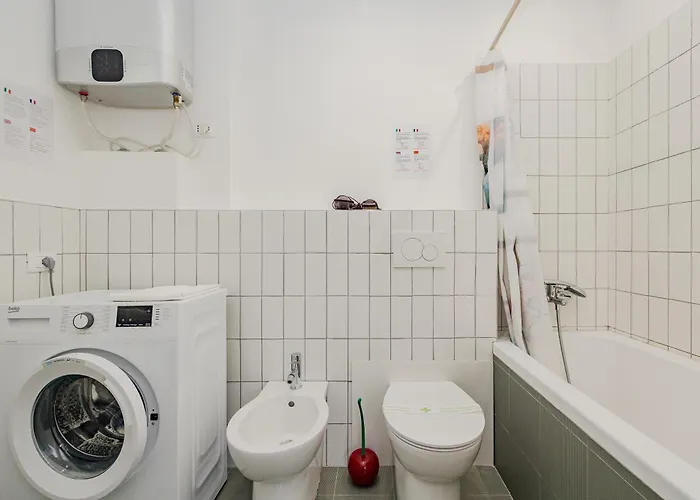 Isola - 2 Bedrooms - Free Parking *