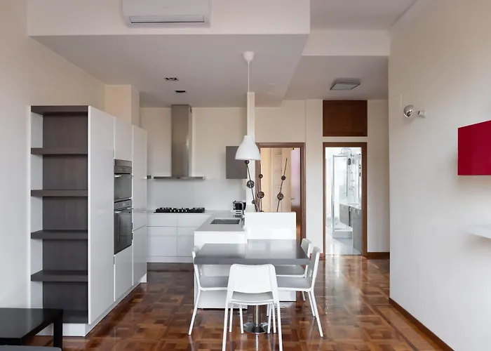 Luminoso Trilocale Piano Alto Vicino All' Arco Della Pace Lägenhet *