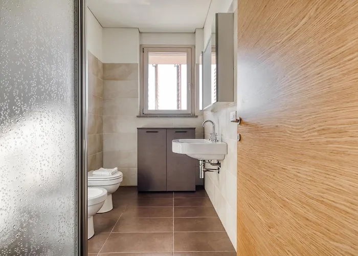 Giaxtower Palestra & Piscina Pure Living 5' Piano Milán