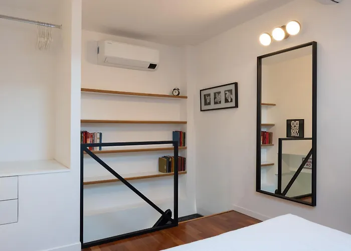 Moderno Bilocale Su Due Piani Nel Cuore Dei Navigli 밀라노