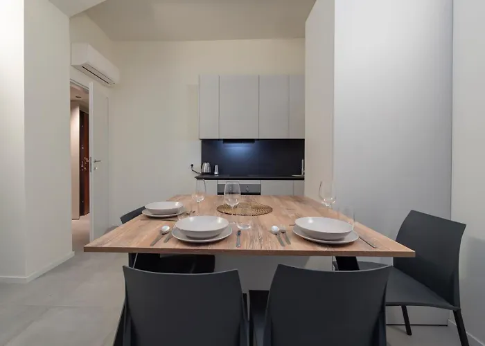 Duomo M5 A Stone's Throw From The Subway