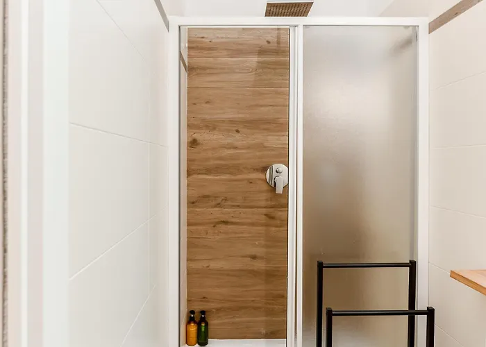 Entire With Patio In The Isola Area