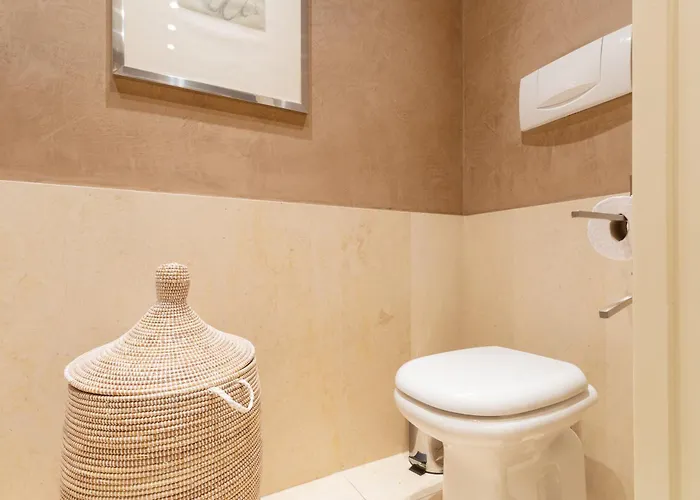 Duomo - San Babila - Elegante Trilocale Con Balcone