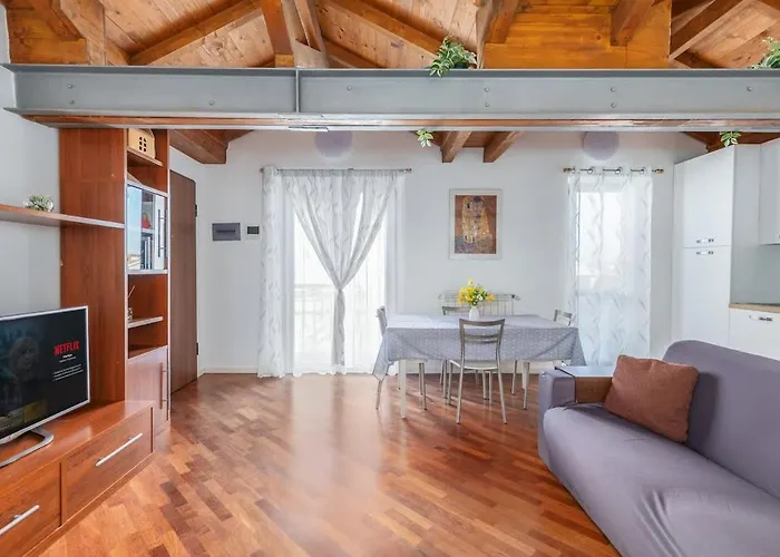 Homey Grandeur - Spacious With Terrace & Wi-fi Apartment Milan