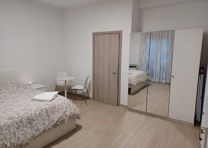 Check-inganni, Sopra La Metropolitana Fianco Cdi Apartment