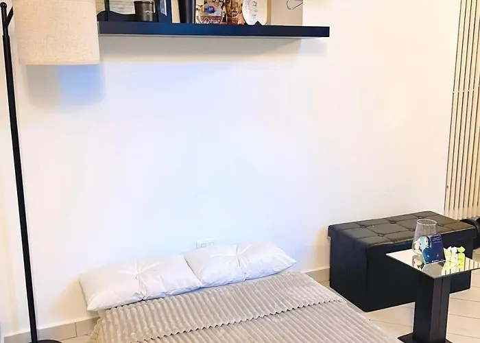2-level Designer Loft In Isola District Apartament