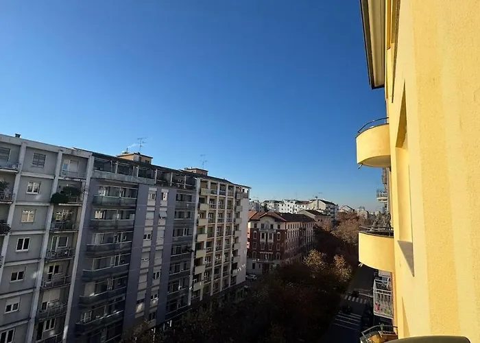Modern And Bright Two-room Above The M3 Metro Apartmán