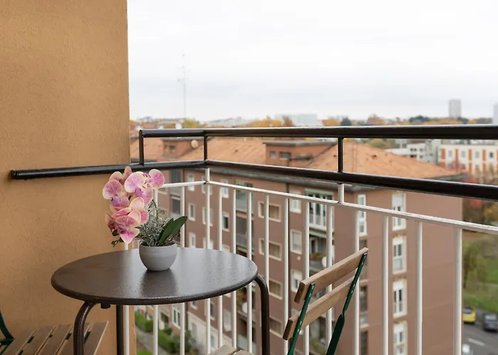 Art - Bocconi Near Train Station, Navigli * Milão