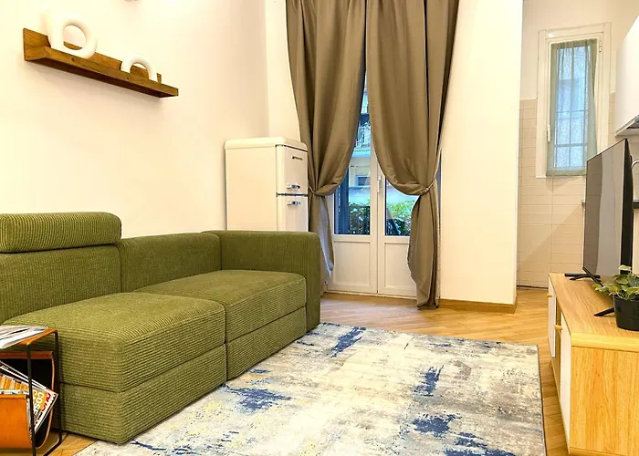 Apartment The Secret Garden - 100 M Dalla Metropolitana *